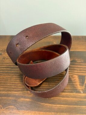 Burberry Classic Men's Brown Leather Belt Strap.